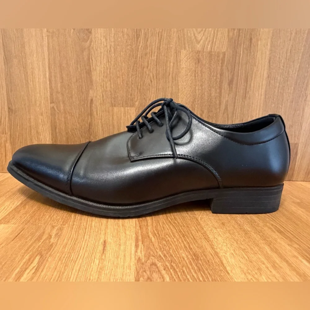 Van Heusen Flex Black Dress Shoes Men’s Size 10W | Like New | Box Included